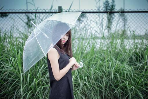 下雨的有意境的短句子（汇总70句）